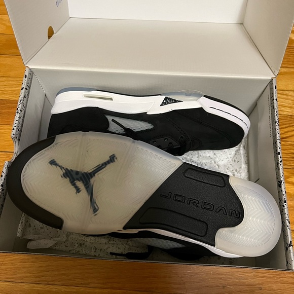 **SOLD** Air Jordan Retro 5 Moonlight/Oreo 2021 Release!! DEADSTOCK - Sz 7Y - Picture 2 of 5